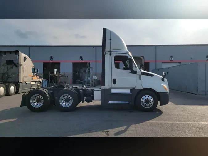 2019 Freightliner Cascadia 126