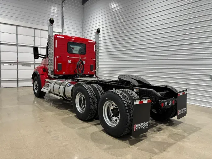 2027 Kenworth T880