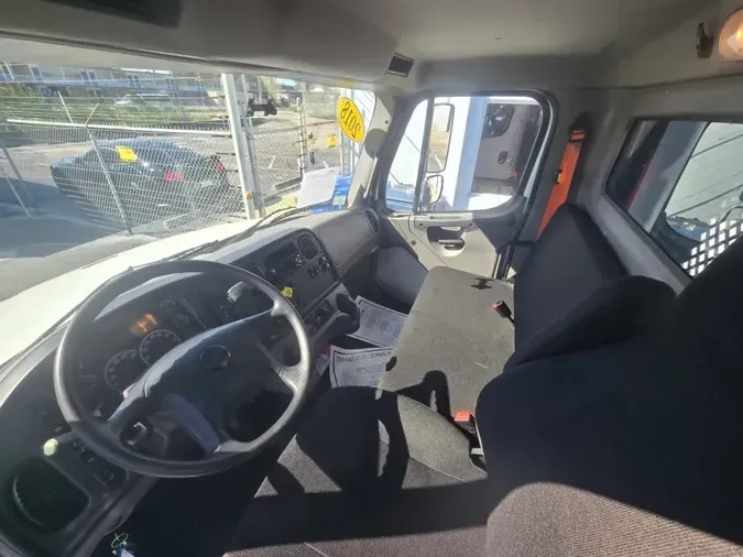 2018 FREIGHTLINER/MERCEDES M2 106