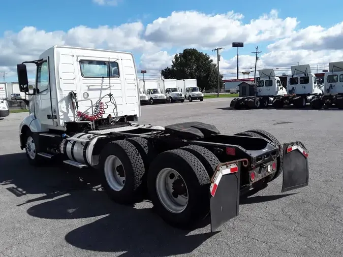 2019 VOLVO VNL64T-300