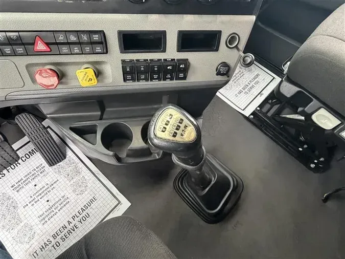 2021 FREIGHTLINER CA126