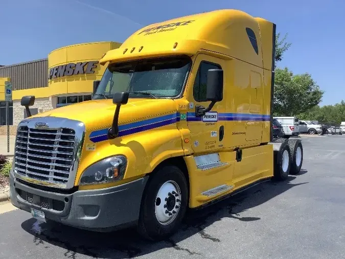 2018 Freightliner X12564ST