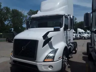2019 VOLVO VNR42T 300