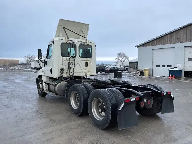 2017 Freightliner X12564ST