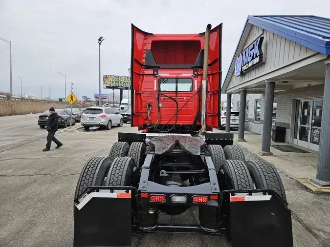 2019 VOLVO VNR64T300