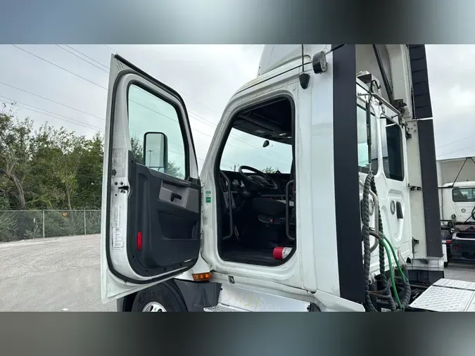 2020 Freightliner Cascadia 126833ed63993680077c24fbf761431463d