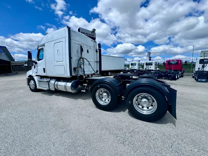 2021 FREIGHTLINER CASCADIA 126