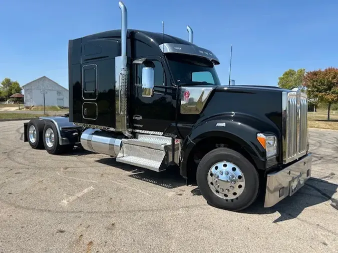 2024 Kenworth W990