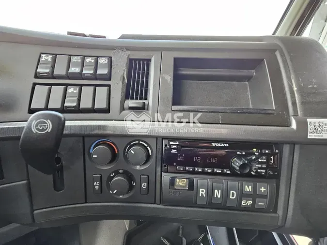 2020 VOLVO VNL64T760