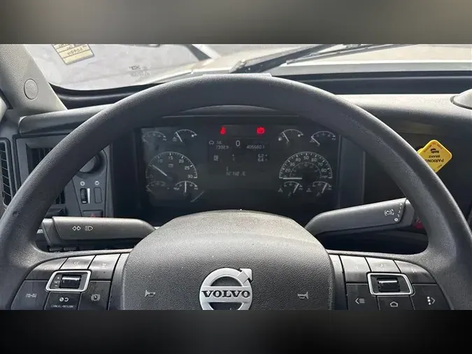 2022 VOLVO VNL760