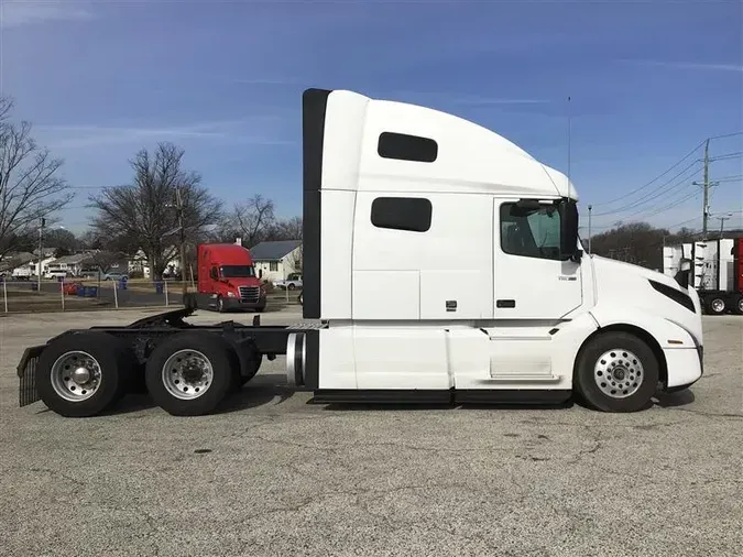 2021 VOLVO VNL760