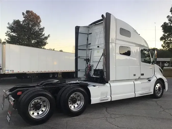 2019 VOLVO VNL760