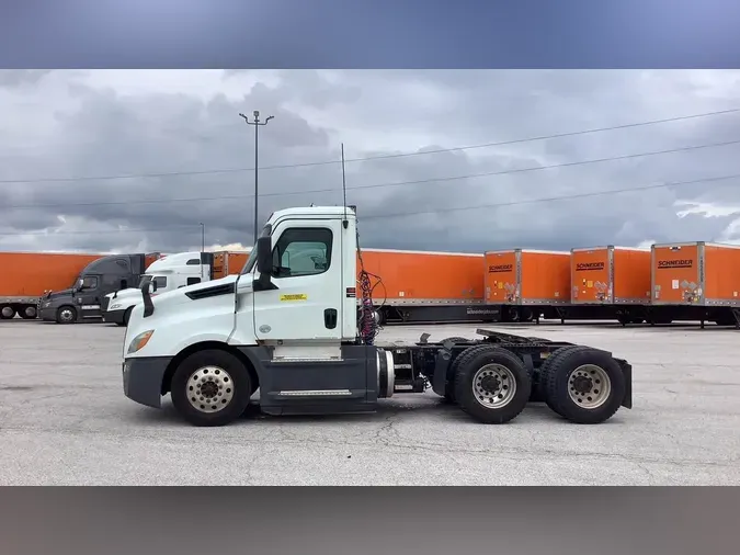2019 Freightliner Cascadia 126834b0c5d6ca58d2f8bb162b709c2c24c