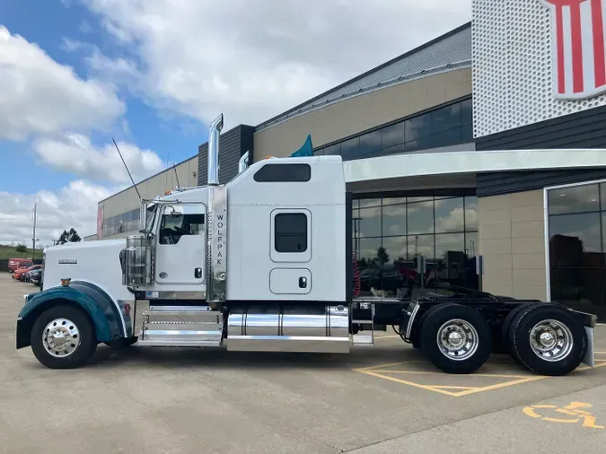2021 Kenworth W900L