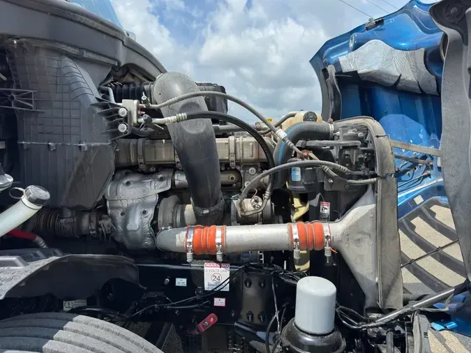 2021 FREIGHTLINER Cascadia 126