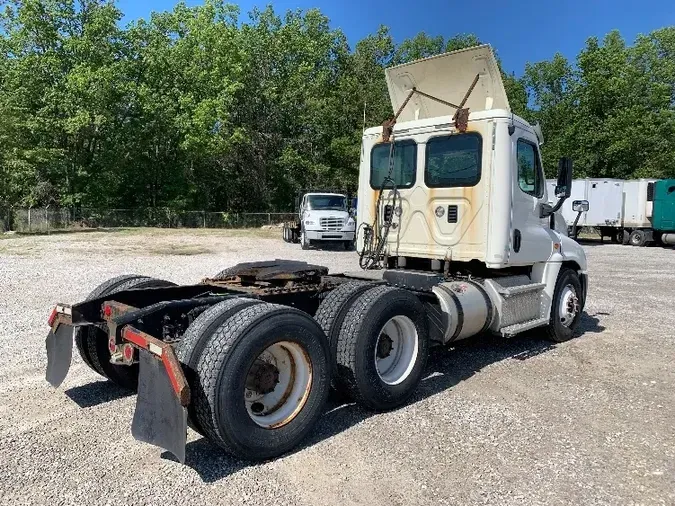 2016 FREIGHTLINER X12564ST