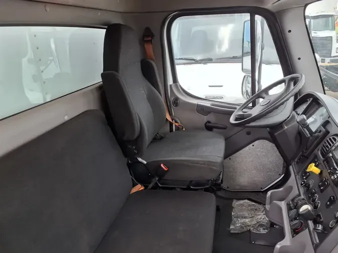 2018 FREIGHTLINER/MERCEDES M2 106