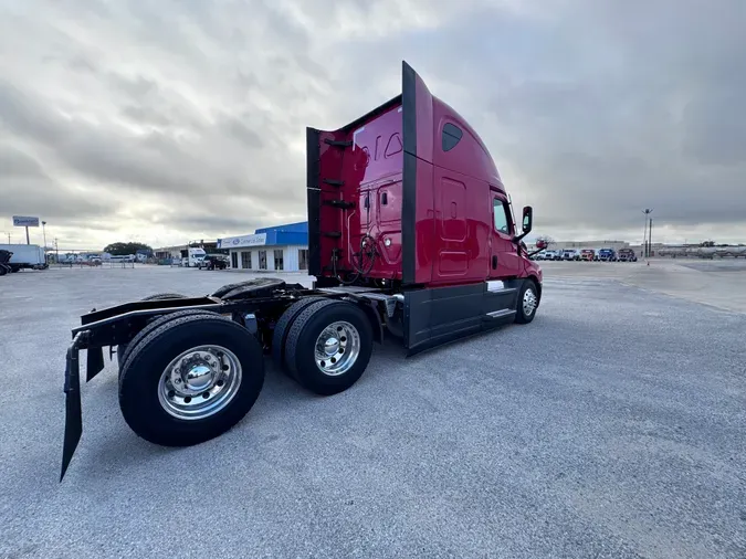 2021 FREIGHTLINER CASCADIA 126