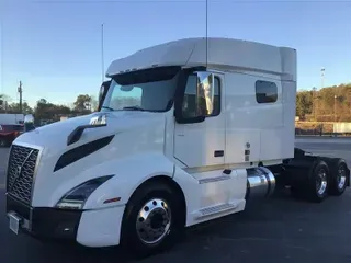 2021 VOLVO VNL740