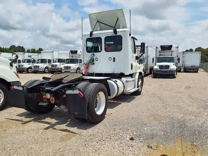 2020 FREIGHTLINER CASCADIA 113