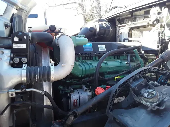 2016 VOLVO VNL42TRACTOR