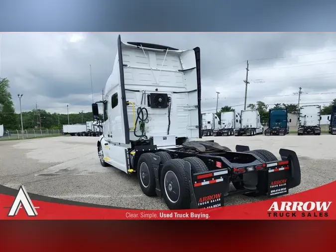 2021 VOLVO VNL740
