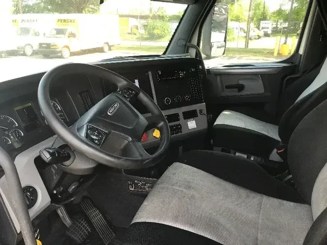 2018 Freightliner T12664ST