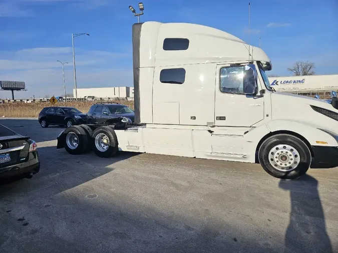 2022 VOLVO VNL64T760