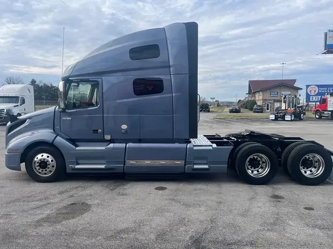 2022 VOLVO VNL64T760