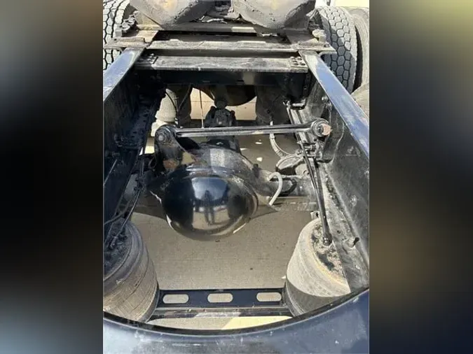 2020 VOLVO VNL64T760