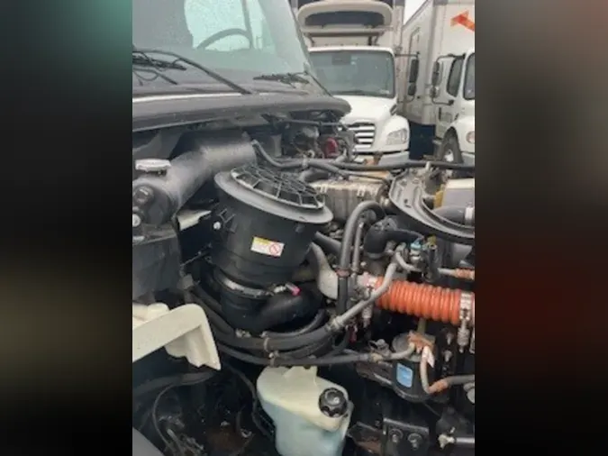 2018 FREIGHTLINER/MERCEDES M2 106