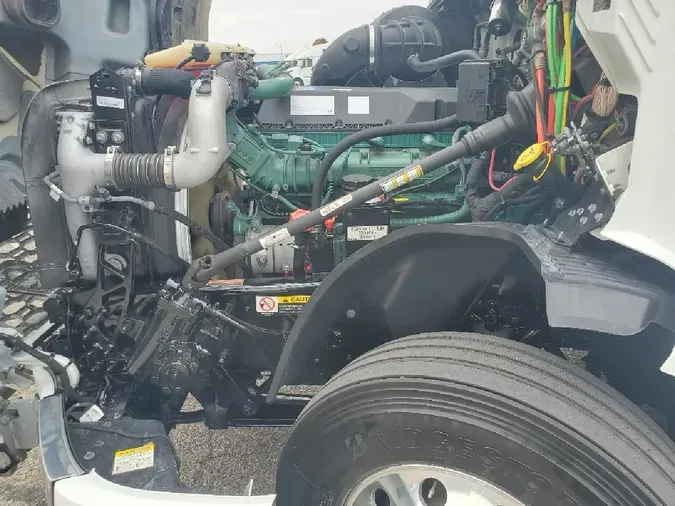 2021 VOLVO VNL64T860