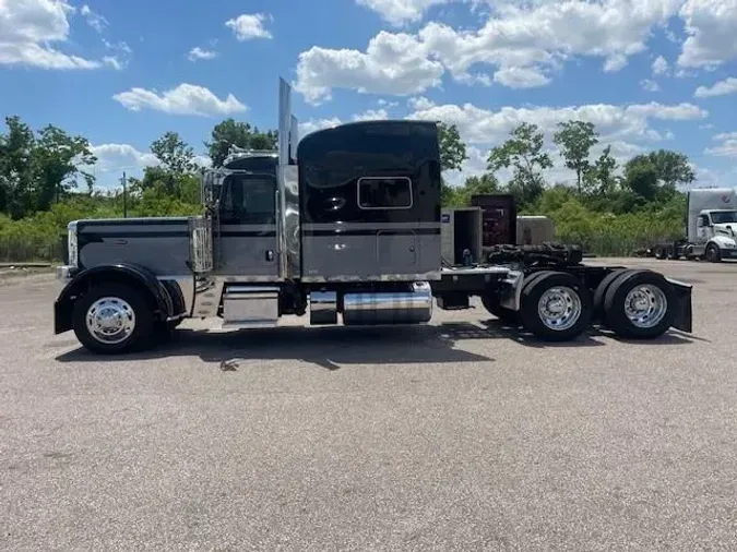 2022 Peterbilt 389