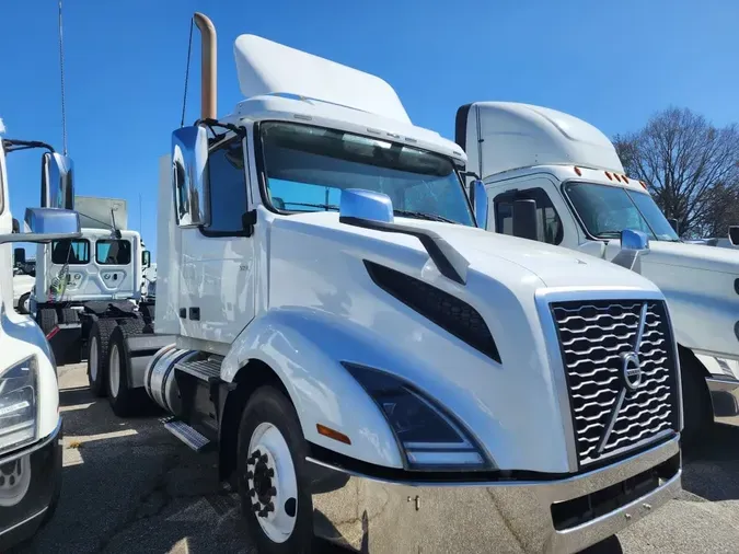 2018 VOLVO VNL64TRACTOR