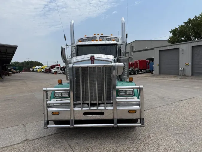 2020 Kenworth W900