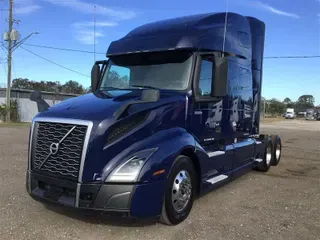 2021 VOLVO VNL760