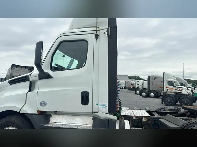 2020 Freightliner Cascadia 126
