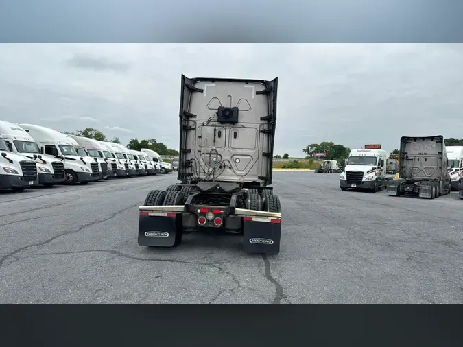 2023 Freightliner Cascadia 126
