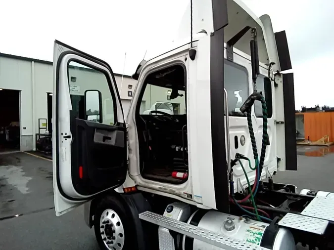 2020 Freightliner Cascadia 126