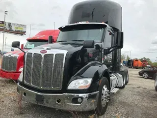 2017 PETERBILT 579