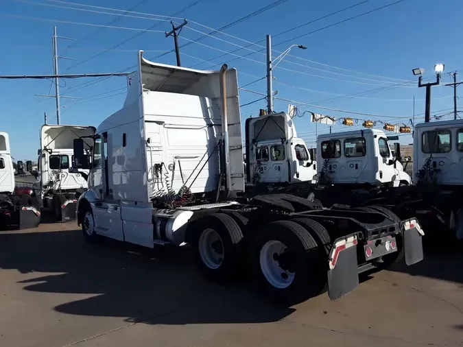 2020 VOLVO VNR64T-640