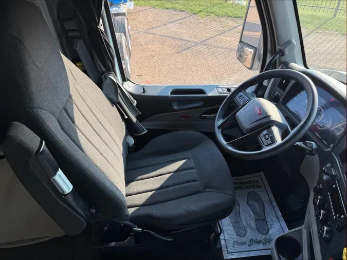 2023 Peterbilt 579