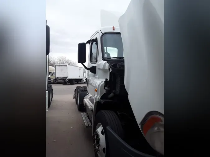 2015 FREIGHTLINER/MERCEDES CASCADIA 125