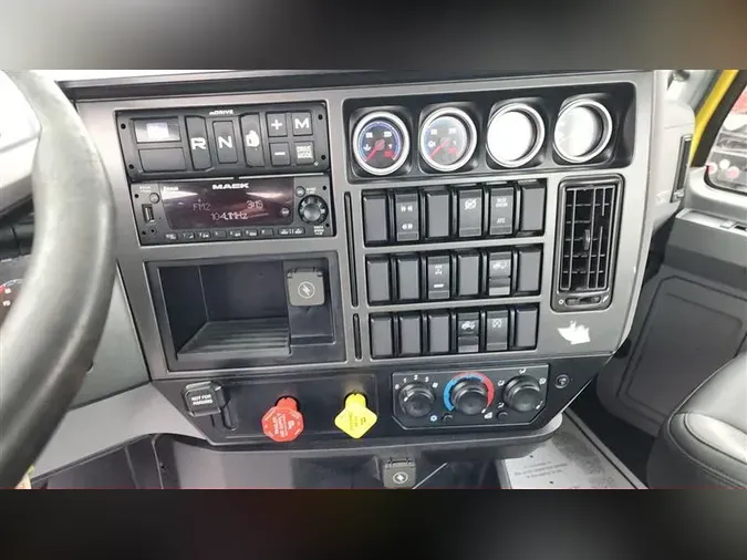 2022 MACK AN64T