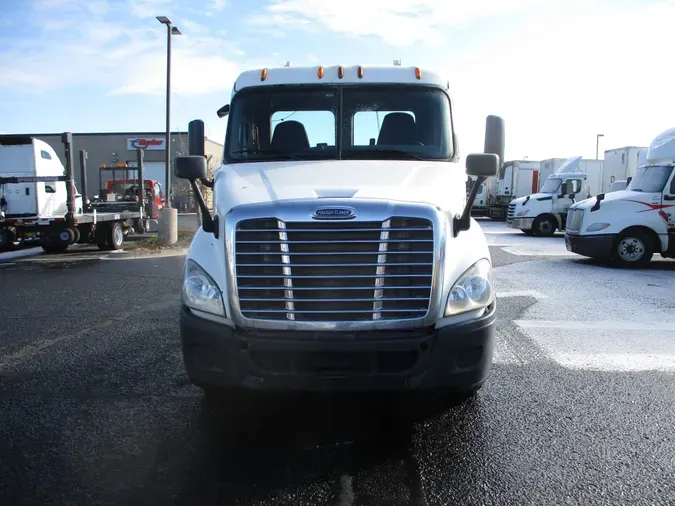 2015 FREIGHTLINER/MERCEDES CASCADIA 113