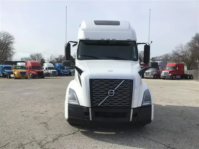 2021 VOLVO VNL760