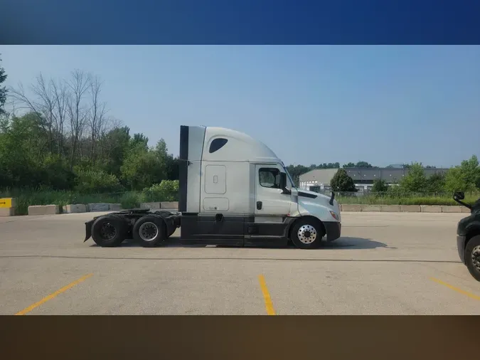 2021 Freightliner Cascadia 126