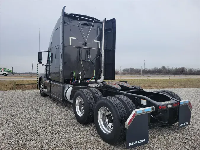 2023 Mack AN64T M742