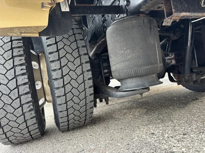 2006 International 4400LP