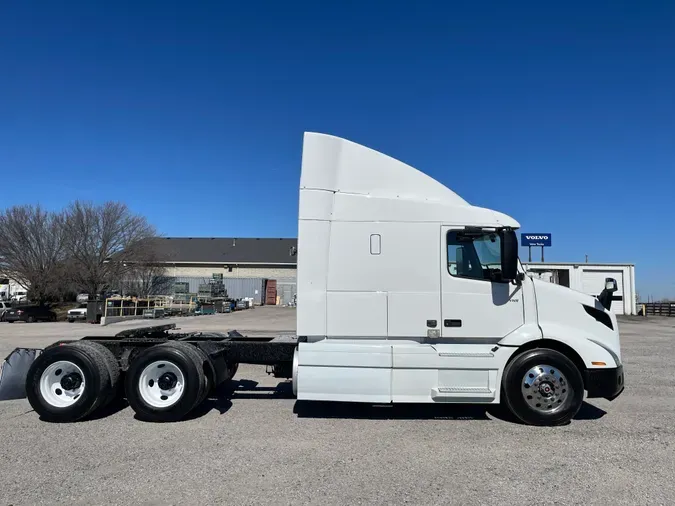 2019 VOLVO VNR64T640